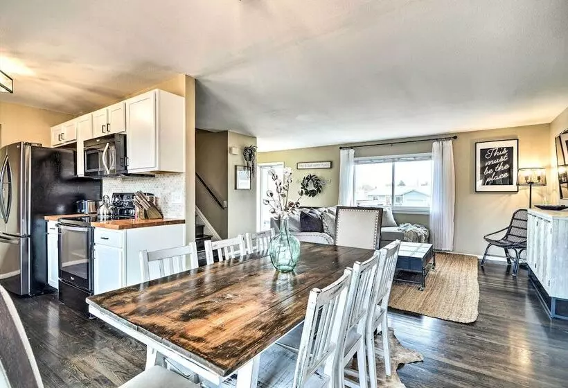 Arvada House W/ Fire Pit & Outdoor Kitchen!