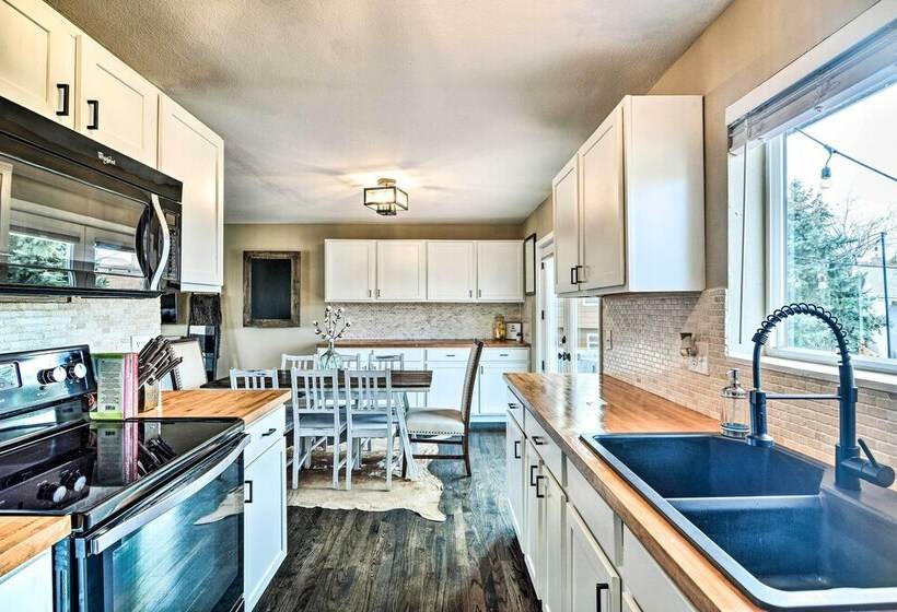 Arvada House W/ Fire Pit & Outdoor Kitchen!