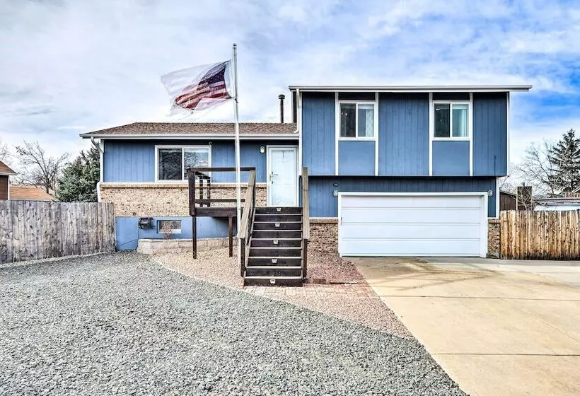 Arvada House W/ Fire Pit & Outdoor Kitchen!