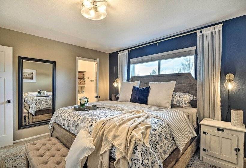 Arvada House W/ Fire Pit & Outdoor Kitchen!