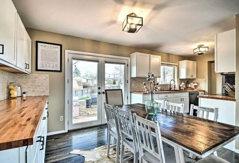 Arvada House W/ Fire Pit & Outdoor Kitchen!