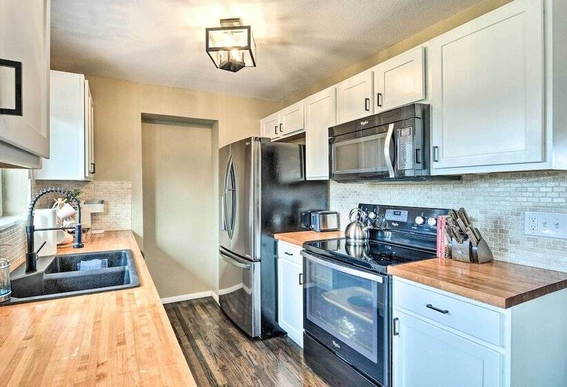 Arvada House W/ Fire Pit & Outdoor Kitchen!