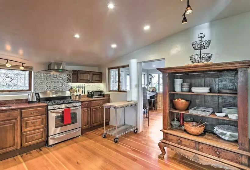 Carbondale Home   Steps To Dine, Shop & Hike!