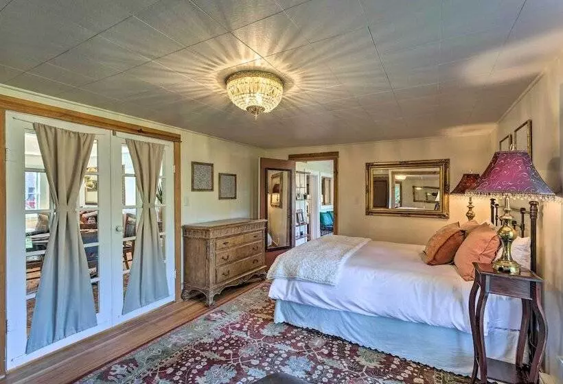 Carbondale Home   Steps To Dine, Shop & Hike!