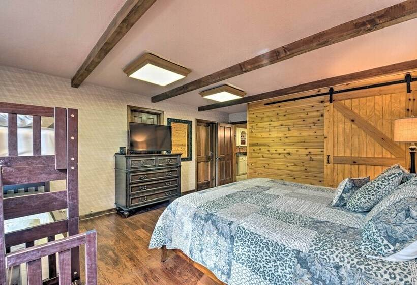 Central Ruidoso Mountain Home W/ Step Free Access!