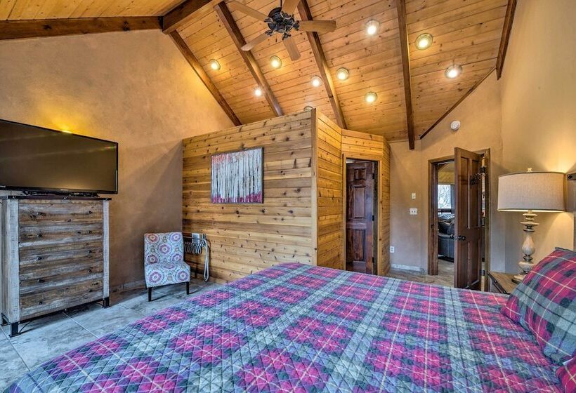 Central Ruidoso Mountain Home W/ Step Free Access!