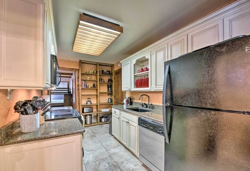 Central Ruidoso Mountain Home W/ Step Free Access!