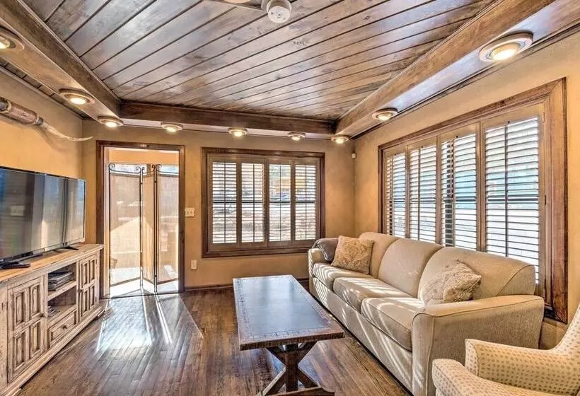 Central Ruidoso Mountain Home W/ Step Free Access!