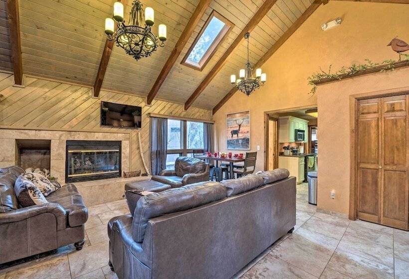Central Ruidoso Mountain Home W/ Step Free Access!