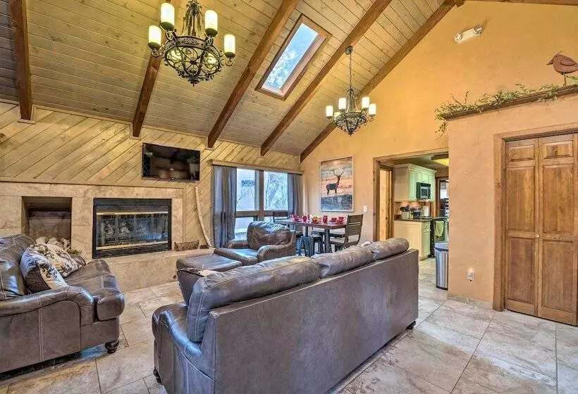 Central Ruidoso Mountain Home W/ Step Free Access!