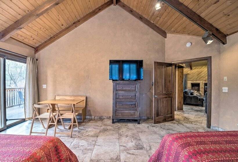 Central Ruidoso Mountain Home W/ Step Free Access!