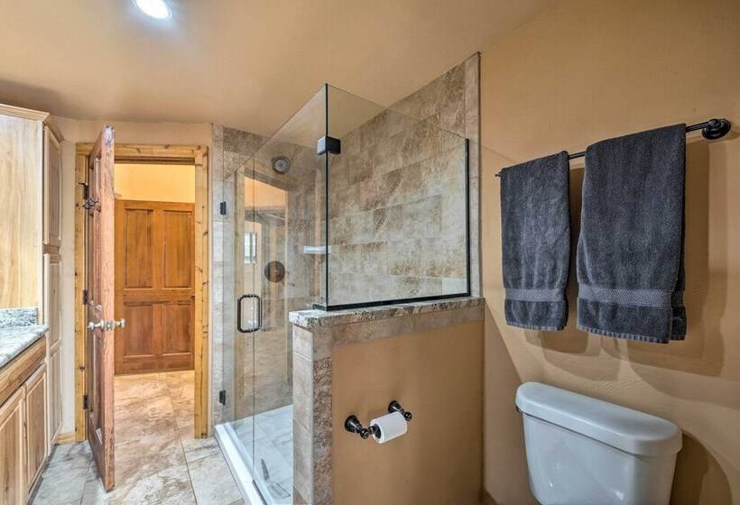 Central Ruidoso Mountain Home W/ Step Free Access!