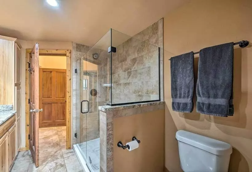 Central Ruidoso Mountain Home W/ Step Free Access!