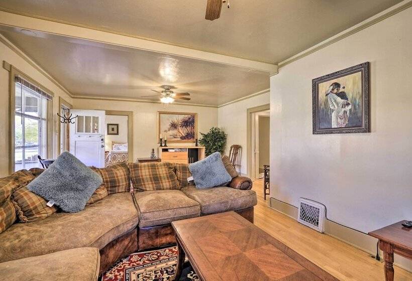 Charming Montana Home W/ Grill: 6 Mi To Lake Elmo!