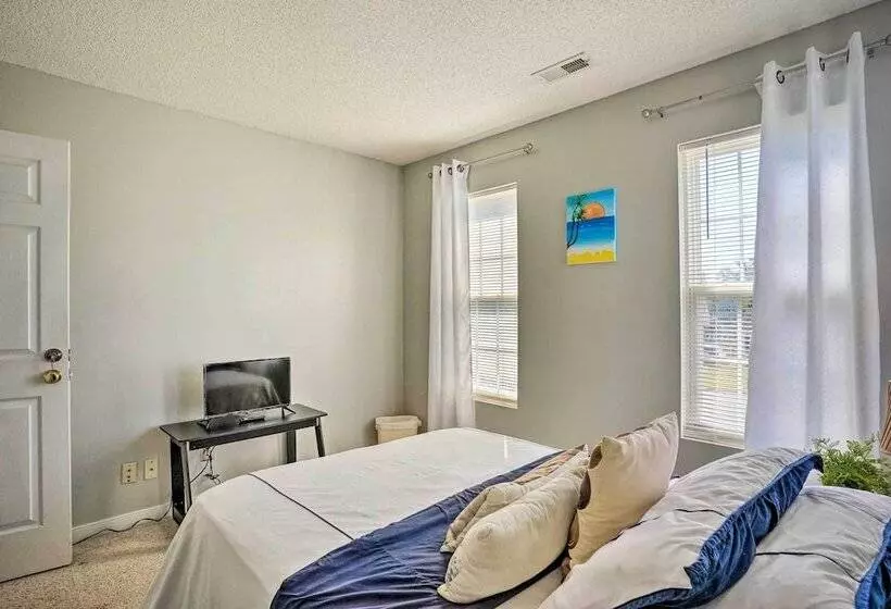 Sandston Home W/ Private Pool ~ 9 Mi To Richmond!