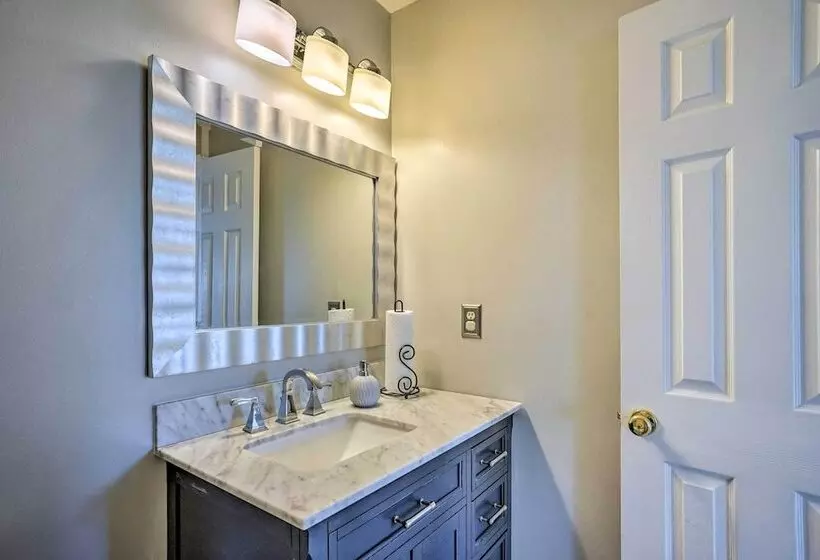 Sandston Home W/ Private Pool ~ 9 Mi To Richmond!