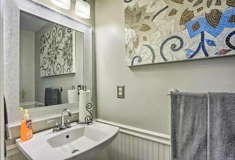 Sandston Home W/ Private Pool ~ 9 Mi To Richmond!