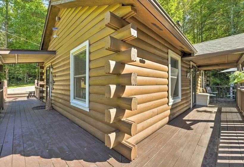 Smoky Mountain  Cozy Cove  Cabin: Deck & Fire Pit!