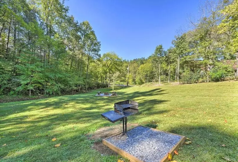 Smoky Mountain  Cozy Cove  Cabin: Deck & Fire Pit!