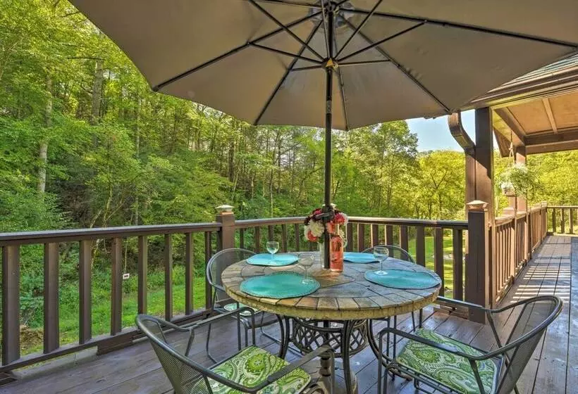 Smoky Mountain  Cozy Cove  Cabin: Deck & Fire Pit!
