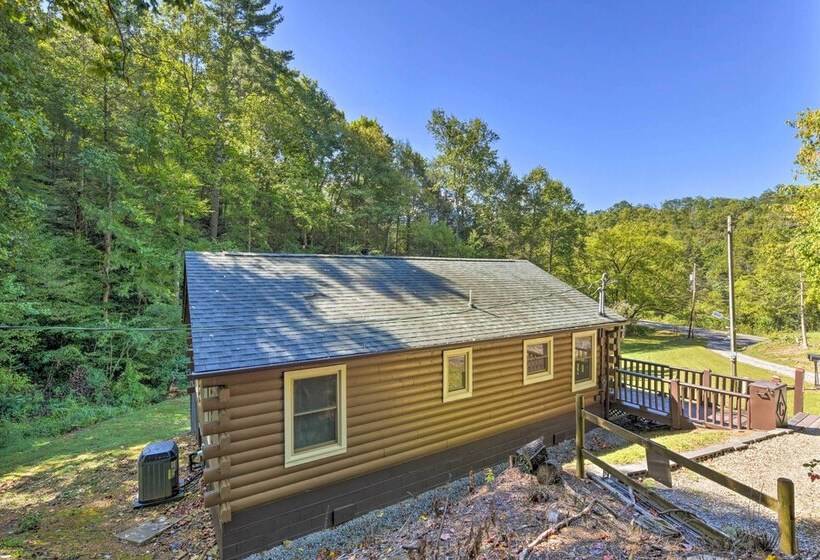 Smoky Mountain  Cozy Cove  Cabin: Deck & Fire Pit!