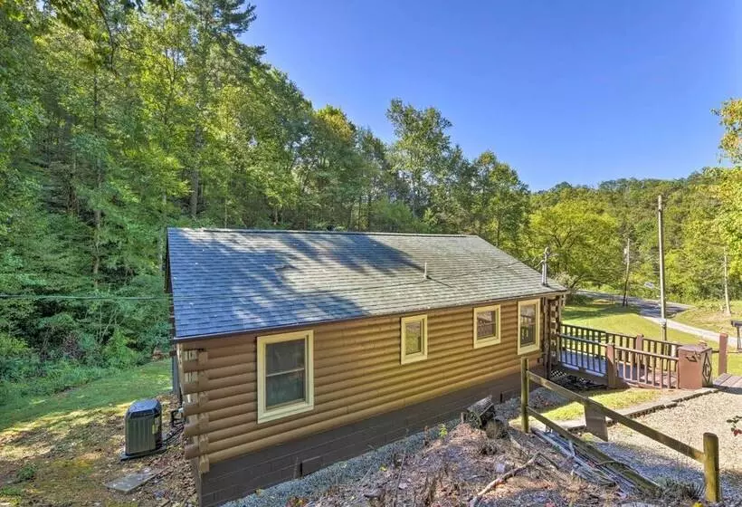 Smoky Mountain  Cozy Cove  Cabin: Deck & Fire Pit!
