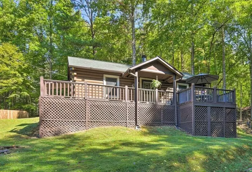 Smoky Mountain  Cozy Cove  Cabin: Deck & Fire Pit!