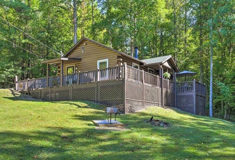 Smoky Mountain  Cozy Cove  Cabin: Deck & Fire Pit!