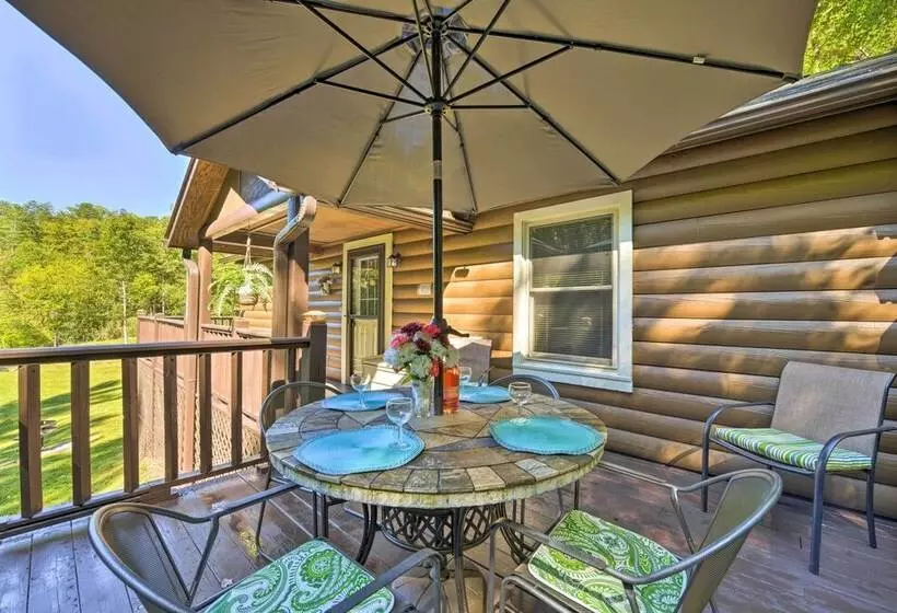 Smoky Mountain  Cozy Cove  Cabin: Deck & Fire Pit!