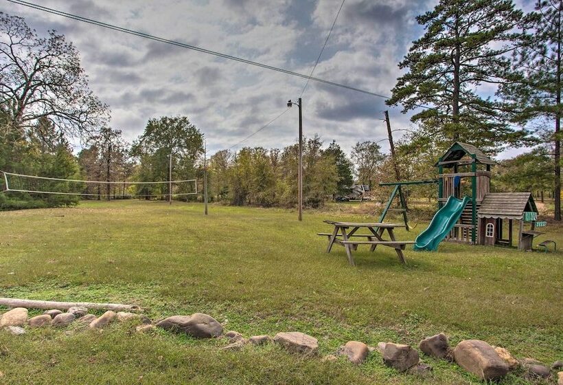 Cozy Starlight Cabin: 6 Miles To Beavers Bend!