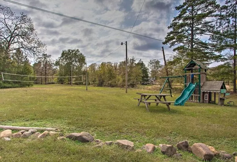 Cozy Starlight Cabin: 6 Miles To Beavers Bend!