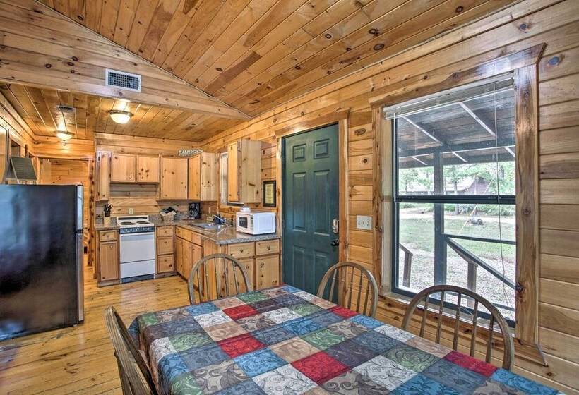 Cozy Starlight Cabin: 6 Miles To Beavers Bend!