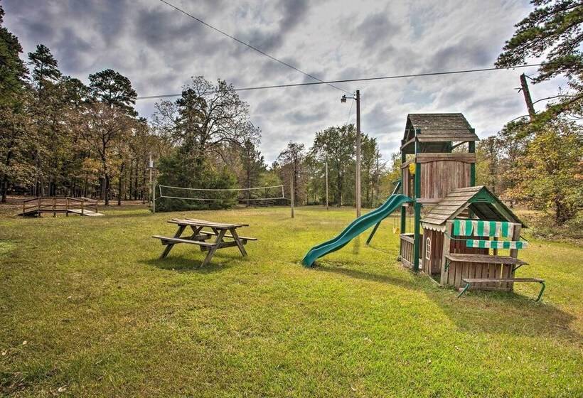 Cozy Starlight Cabin: 6 Miles To Beavers Bend!