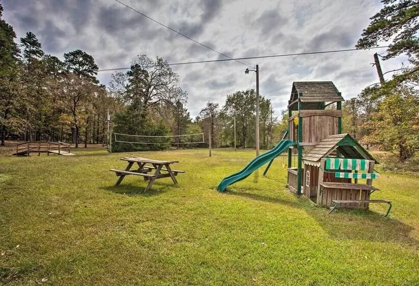Cozy Starlight Cabin: 6 Miles To Beavers Bend!
