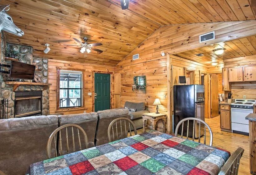 Cozy Starlight Cabin: 6 Miles To Beavers Bend!