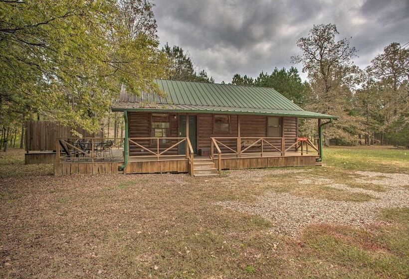 Cozy Starlight Cabin: 6 Miles To Beavers Bend!