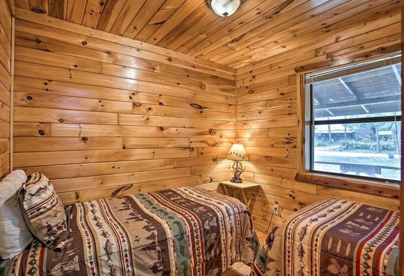 Cozy Starlight Cabin: 6 Miles To Beavers Bend!