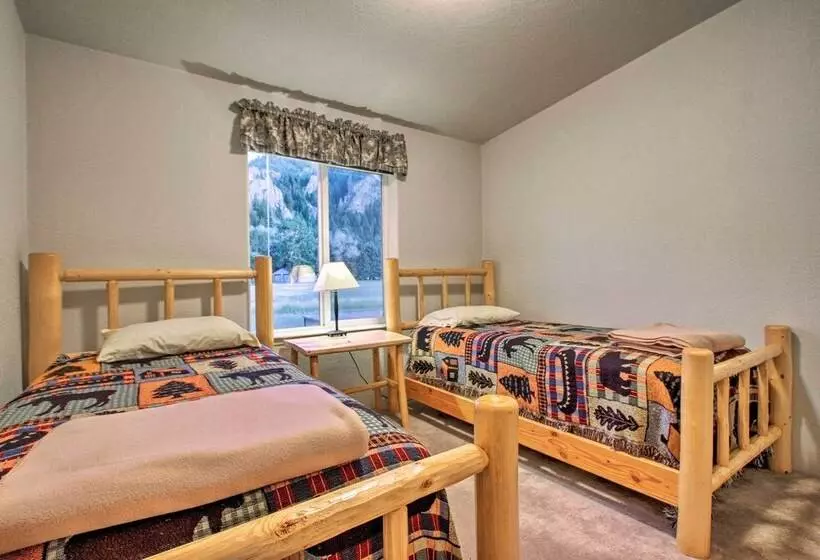 Craig Area Fly Fishing Hot Spot: Walk To River!