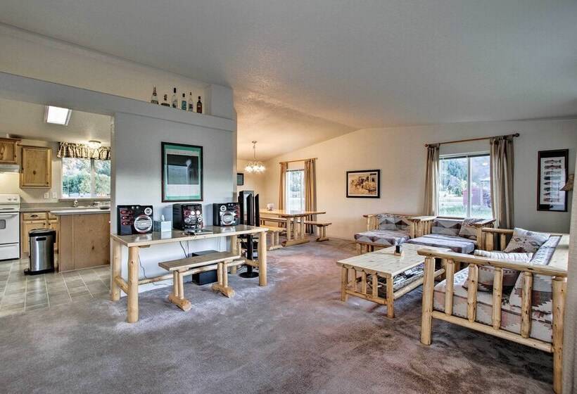 Craig Area Fly Fishing Hot Spot: Walk To River!