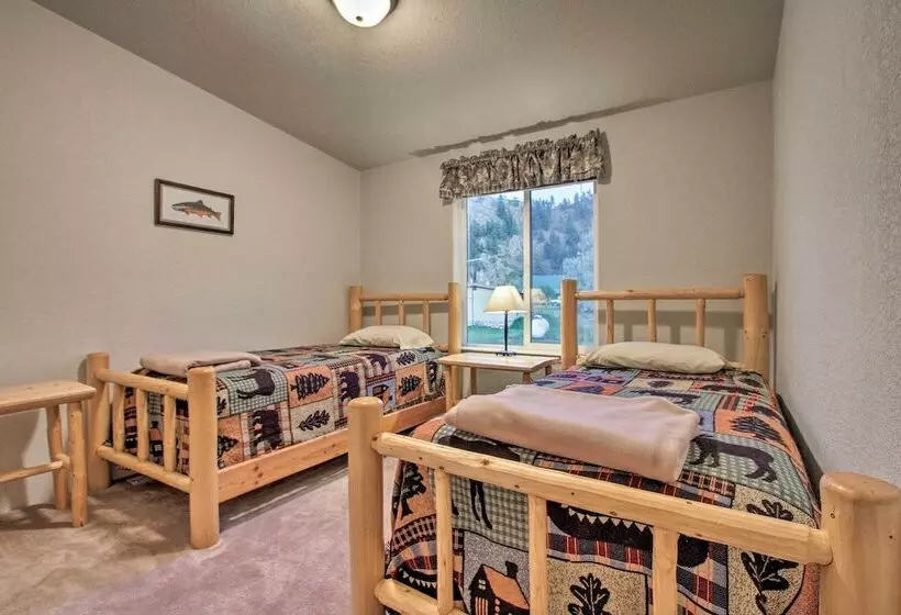 Craig Area Fly Fishing Hot Spot: Walk To River!