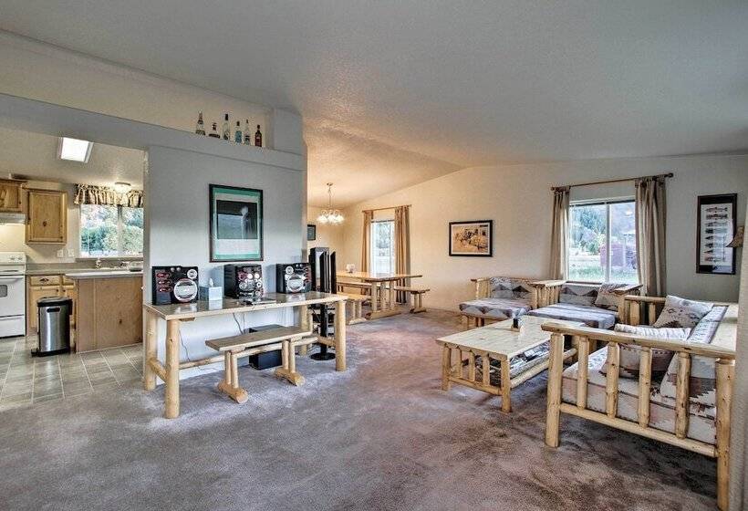 Craig Area Fly Fishing Hot Spot: Walk To River!