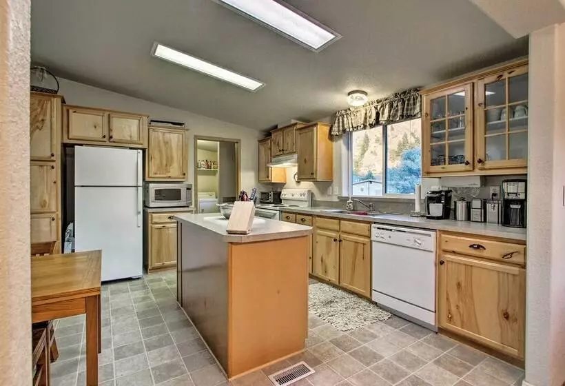 Craig Area Fly Fishing Hot Spot: Walk To River!