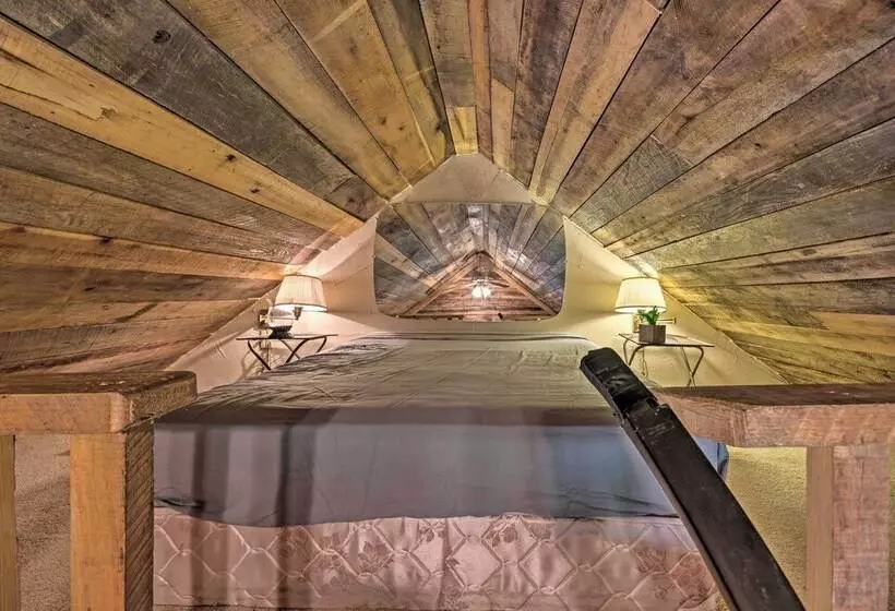 Creekside  Cabin W/ Deck In Pisgah Forest!