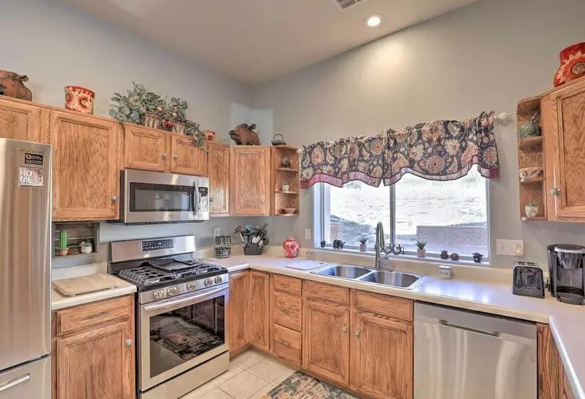 Desert Gem W/ Patio + Grill, Near Oracle St. Park!