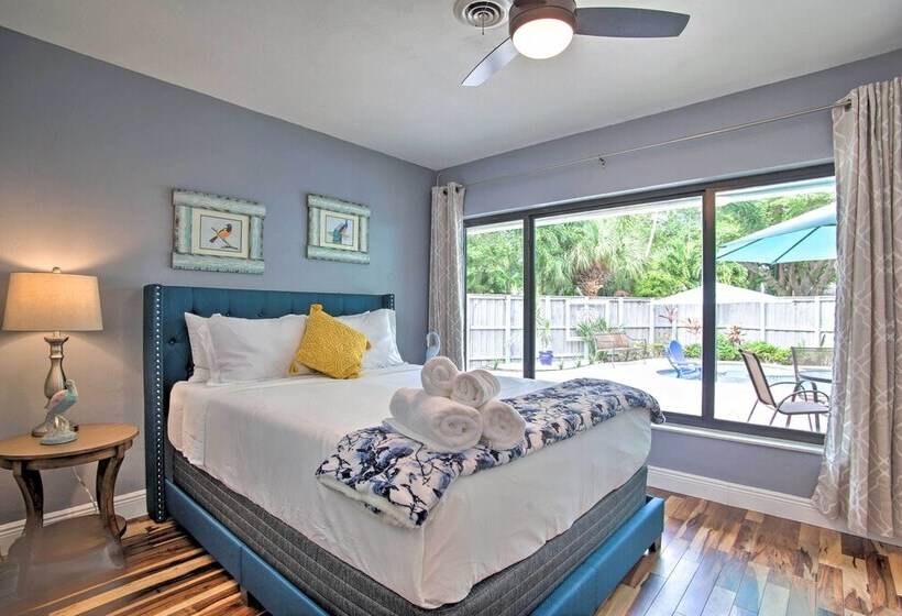 Dreamy Wilton Manors Oasis: Dine, Shop & Swim!