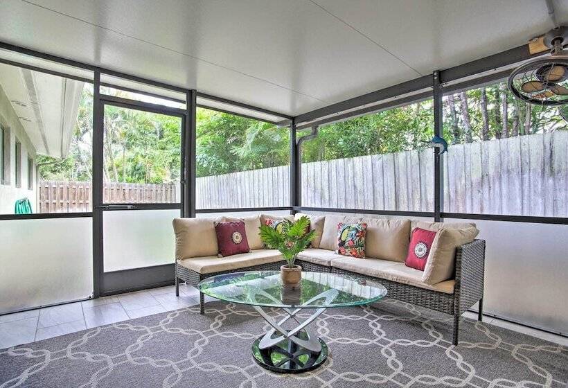 Dreamy Wilton Manors Oasis: Dine, Shop & Swim!