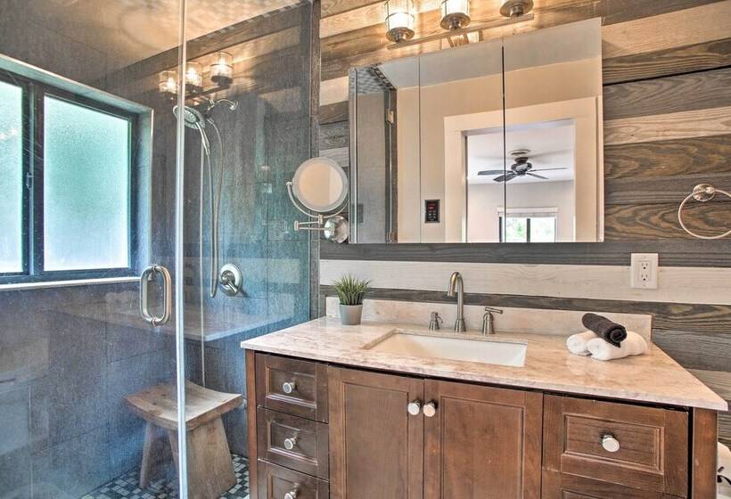 Dreamy Wilton Manors Oasis: Dine, Shop & Swim!