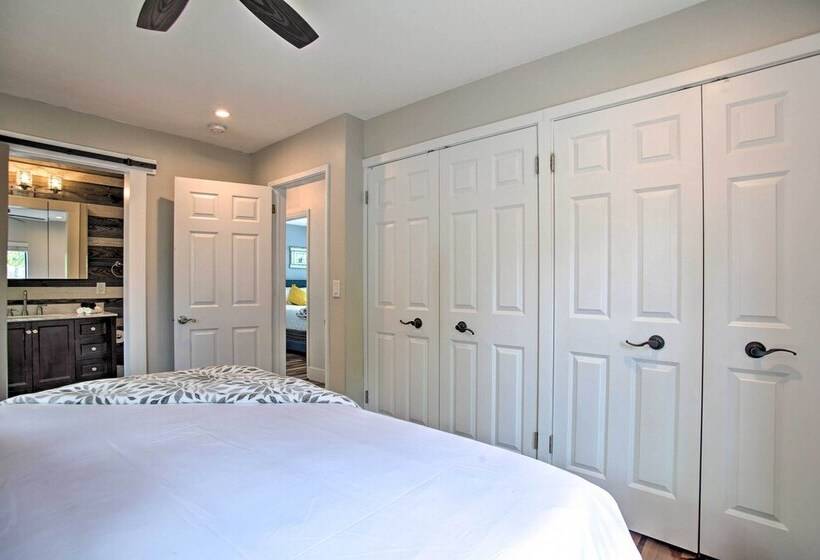 Dreamy Wilton Manors Oasis: Dine, Shop & Swim!