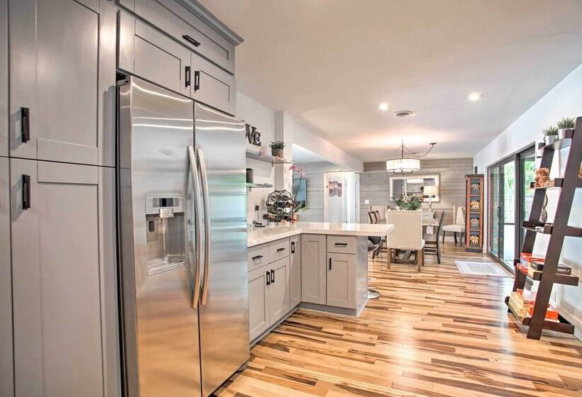 Dreamy Wilton Manors Oasis: Dine, Shop & Swim!