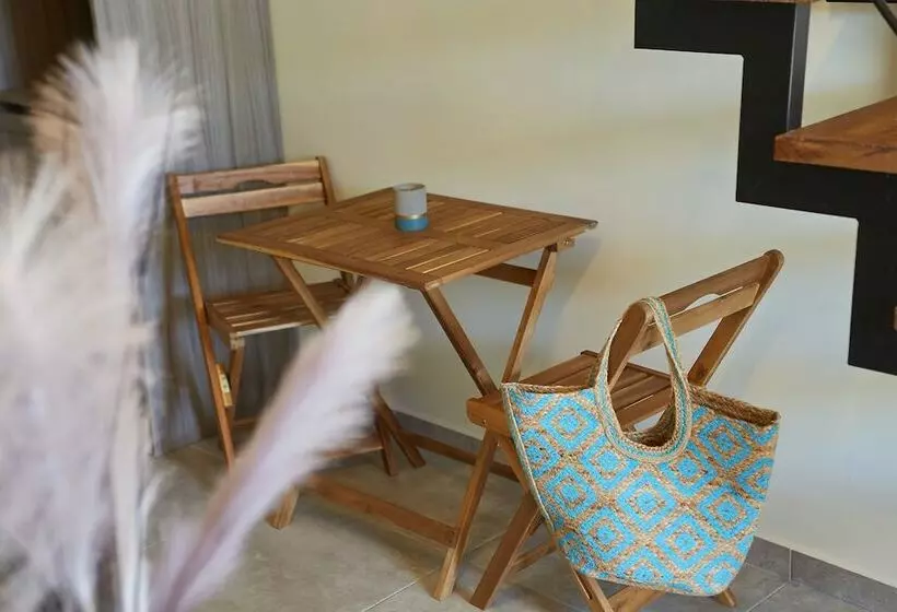 Flamingo View Suites